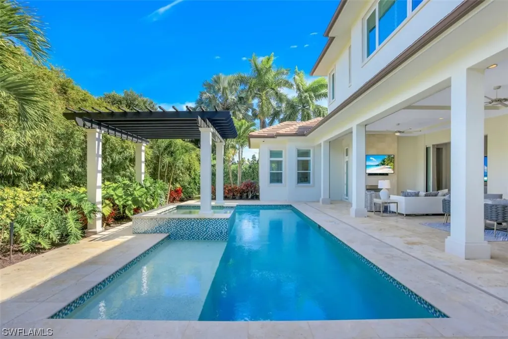 569 Neapolitan Way Naples FL 34103
