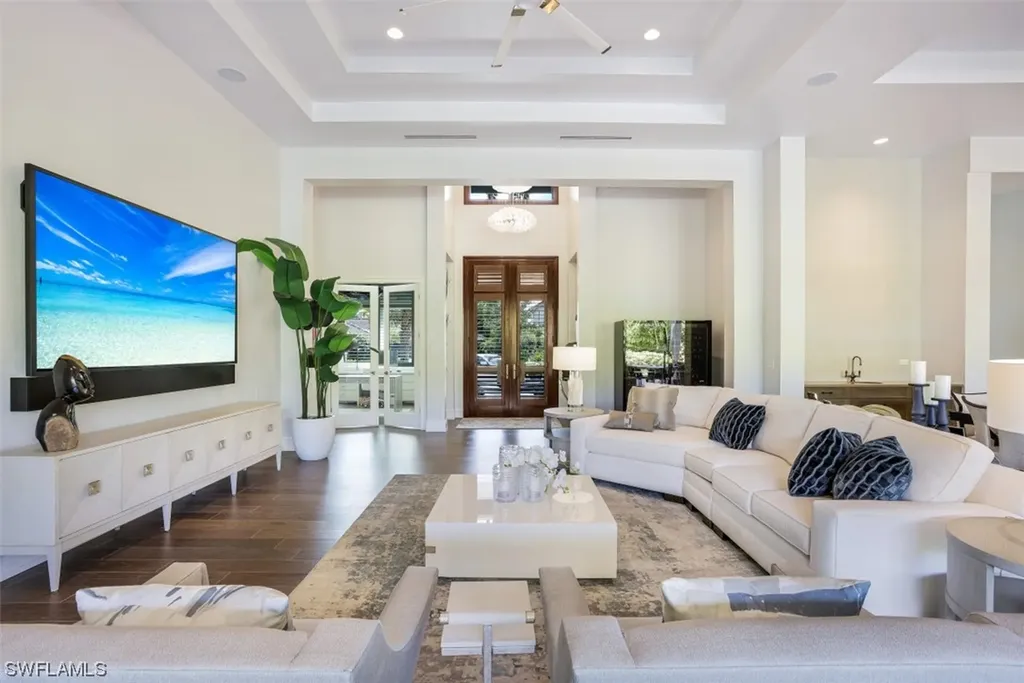 569 Neapolitan Way Naples FL 34103