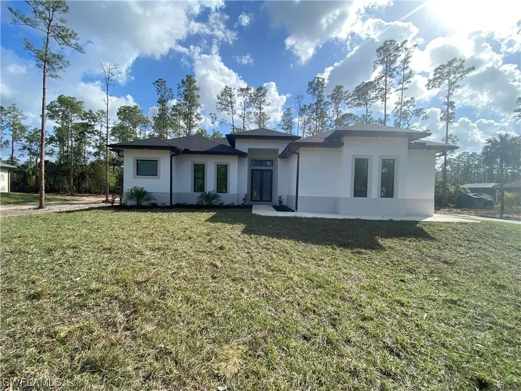 626 14th Avenue NE Naples FL 34120