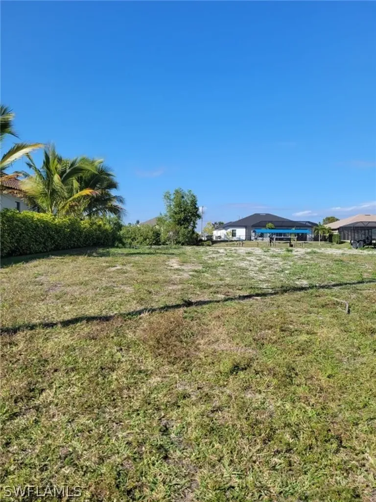 2215 SW 28th Terrace Cape Coral FL 33914