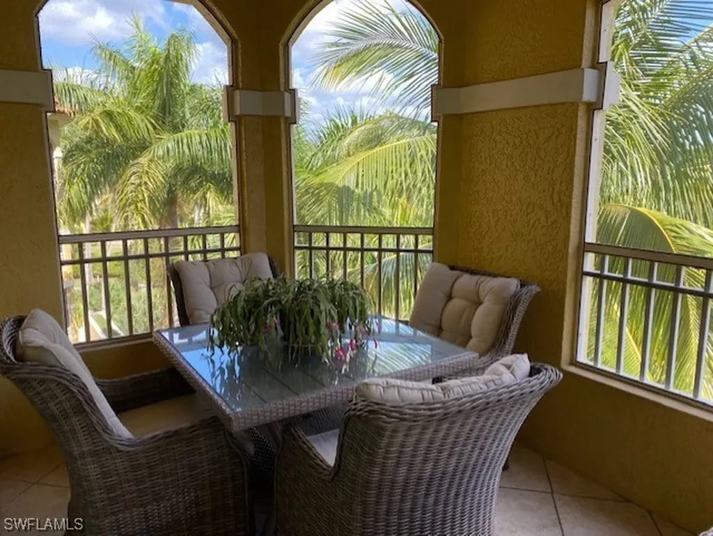 2728 Tiburon Boulevard E Naples FL 34109