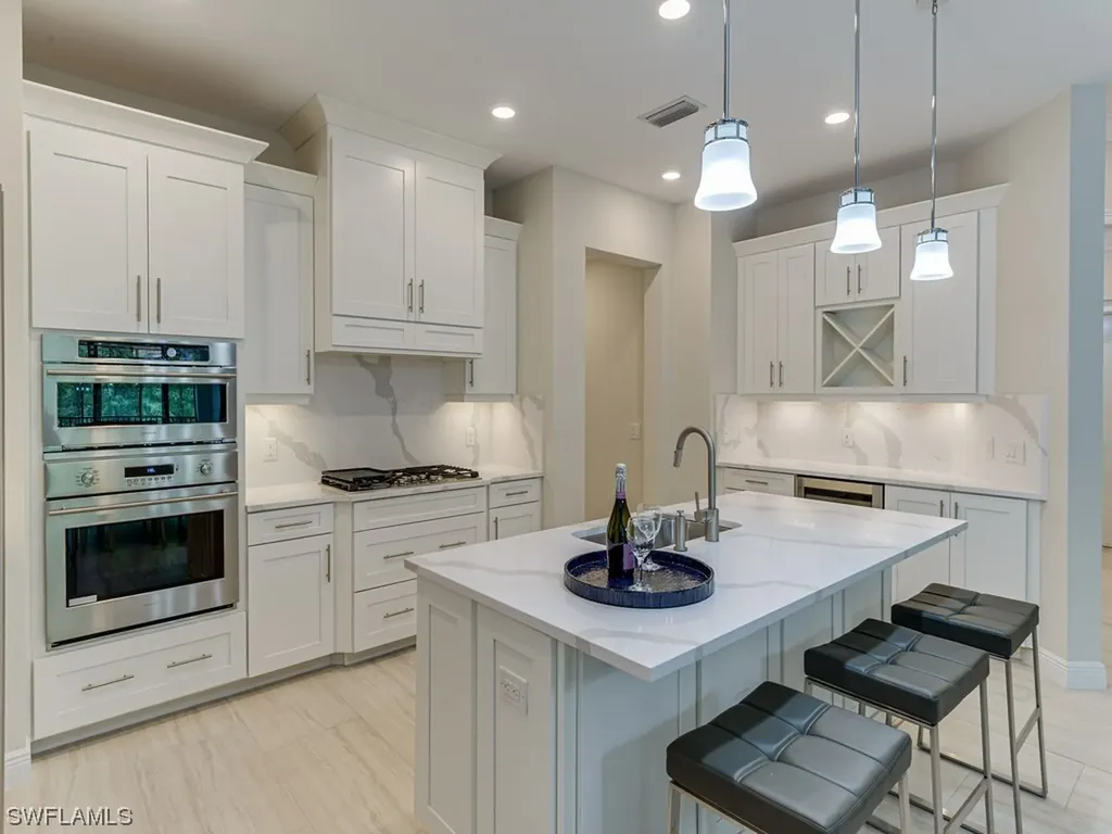 16374 Viansa Way Naples FL 34110