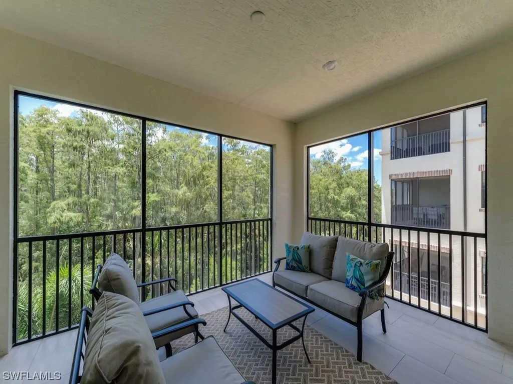 16374 Viansa Way Naples FL 34110