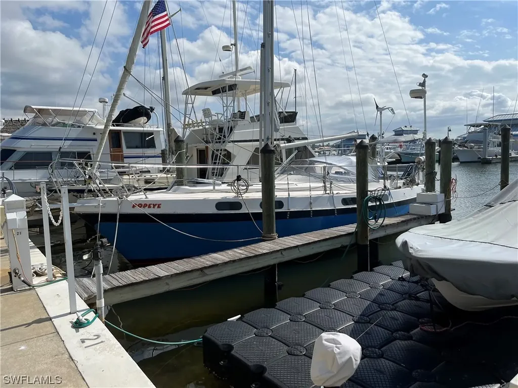 Naples FL, 900 Broad Avenue S