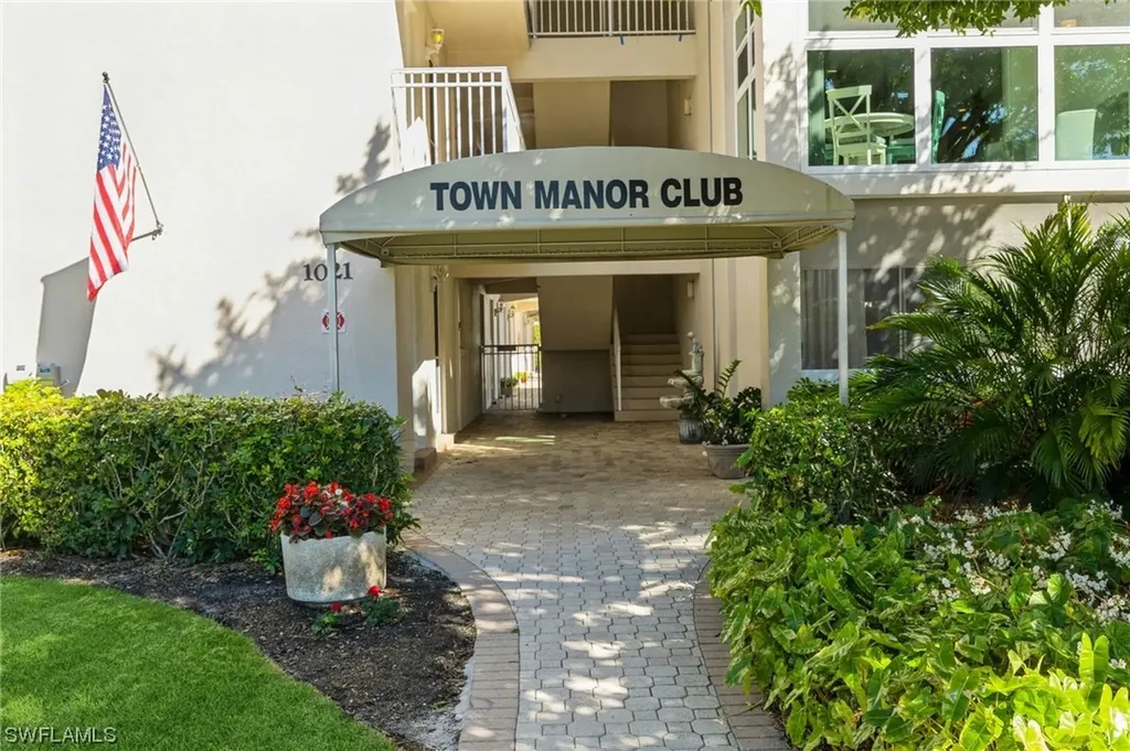 1021 3rd Street S Naples FL 34102