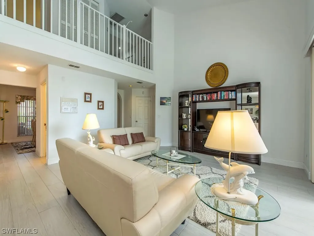 2089 Piccadilly Circus Naples FL 34112