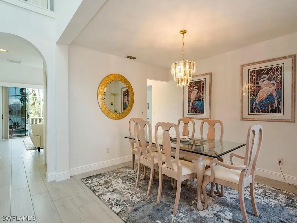 2089 Piccadilly Circus Naples FL 34112