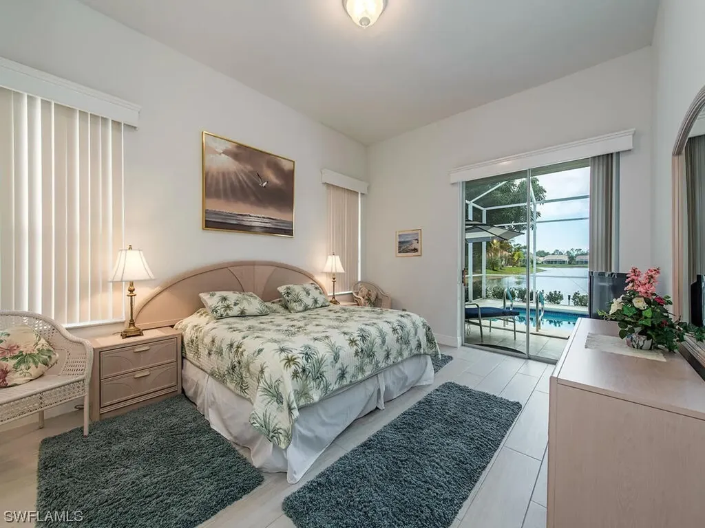 2089 Piccadilly Circus Naples FL 34112