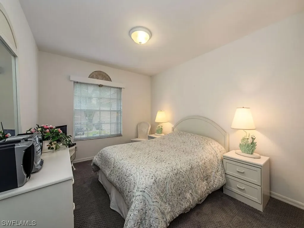 2089 Piccadilly Circus Naples FL 34112
