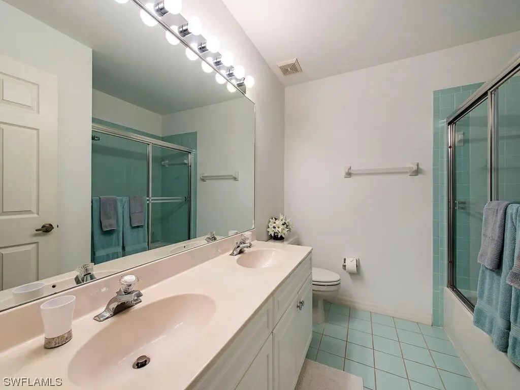 2089 Piccadilly Circus Naples FL 34112