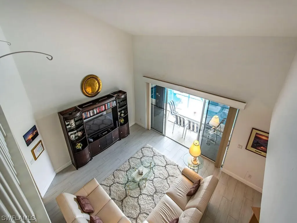 2089 Piccadilly Circus Naples FL 34112