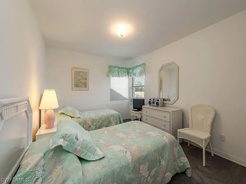 2089 Piccadilly Circus Naples FL 34112