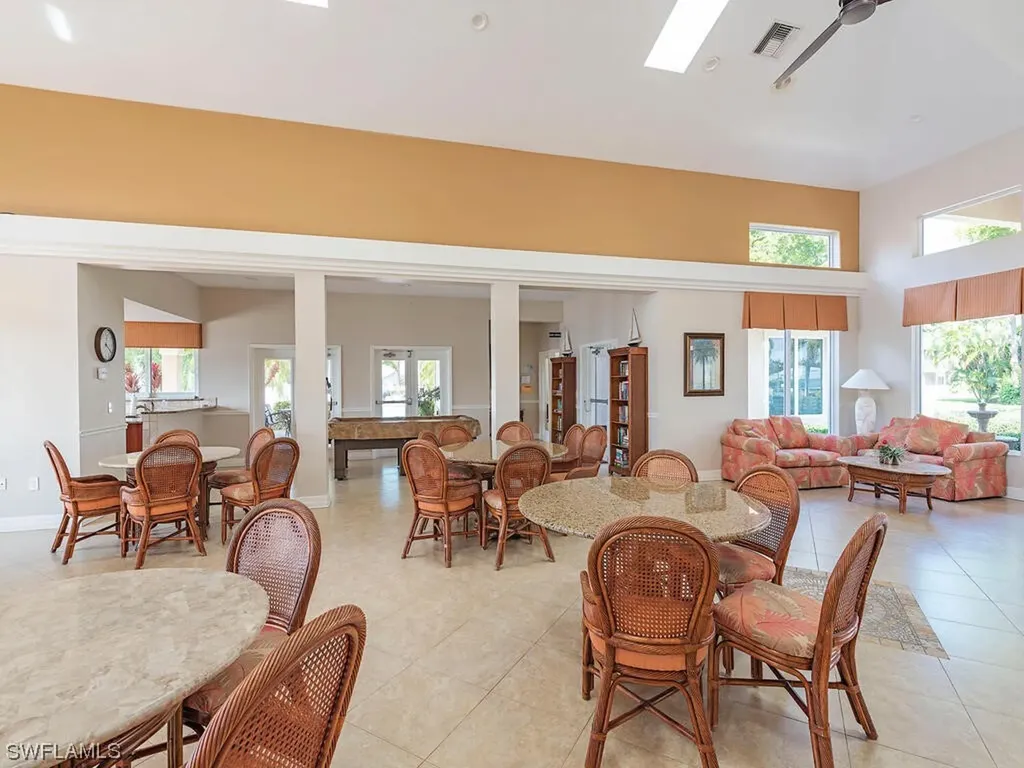 2089 Piccadilly Circus Naples FL 34112