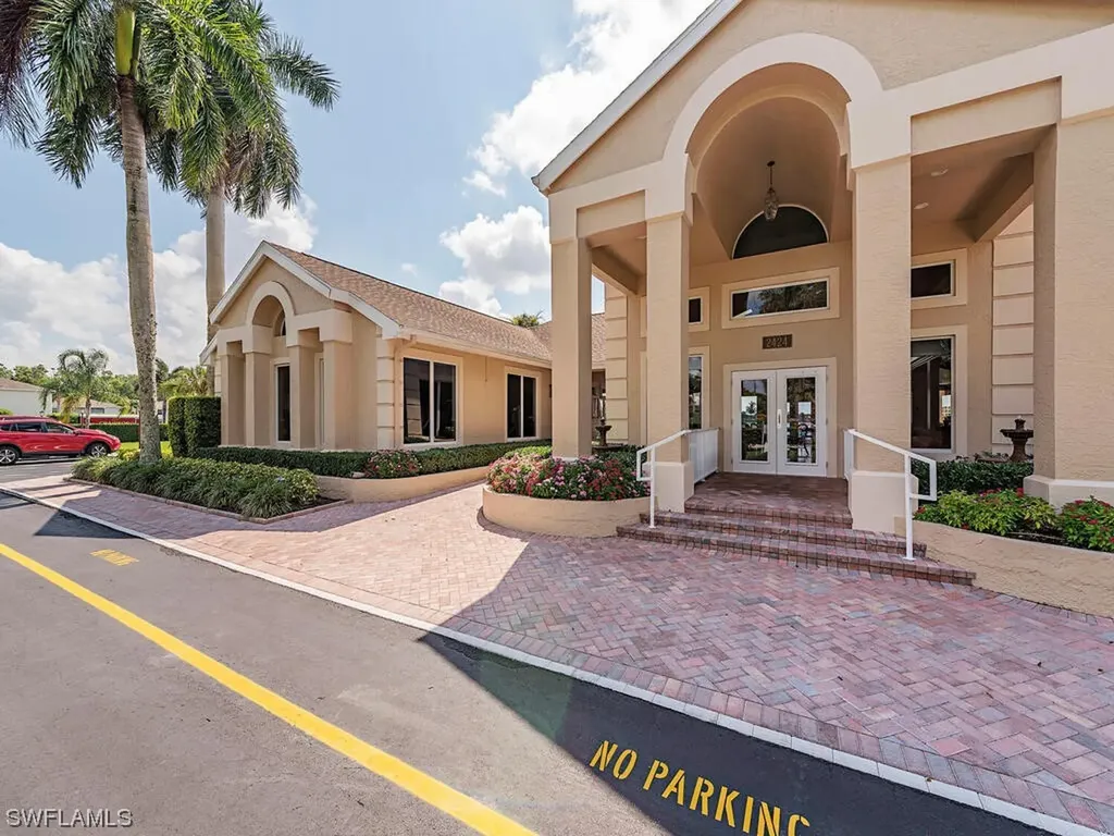 2089 Piccadilly Circus Naples FL 34112