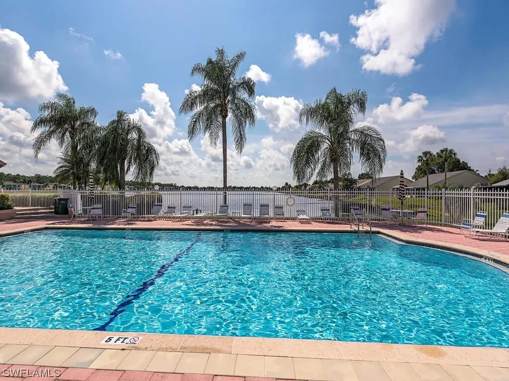 2089 Piccadilly Circus Naples FL 34112