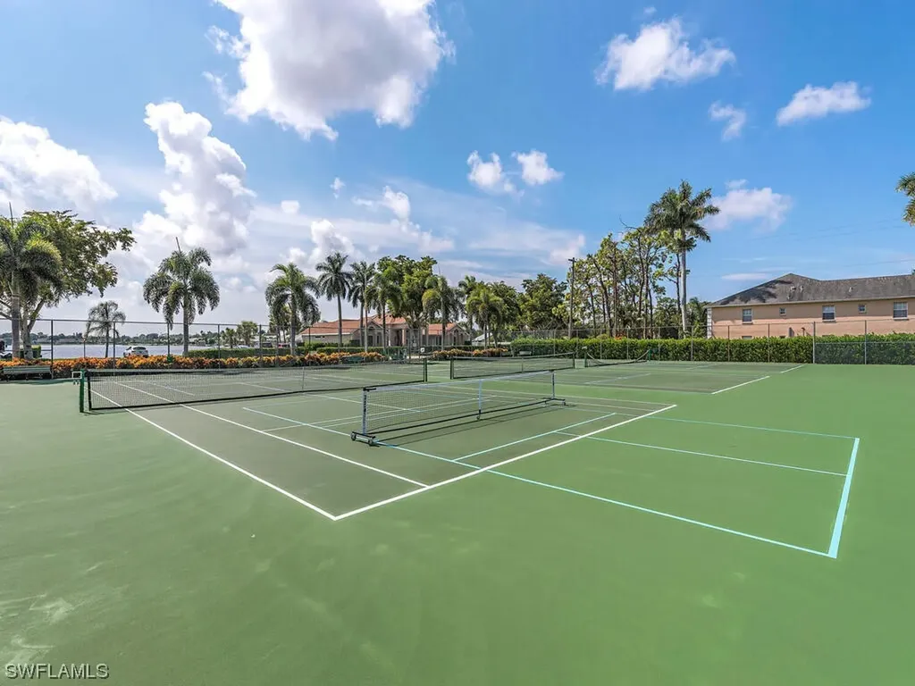 2089 Piccadilly Circus Naples FL 34112