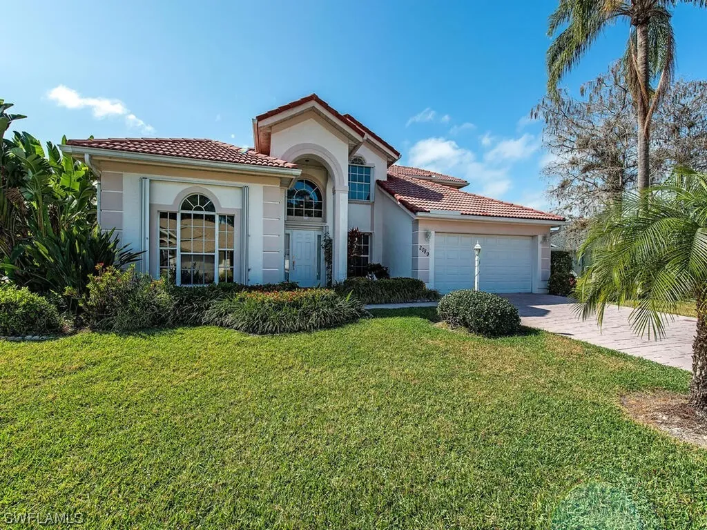 2089 Piccadilly Circus Naples FL 34112