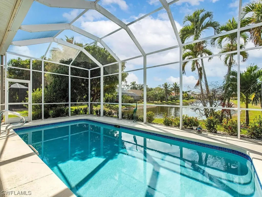 2089 Piccadilly Circus Naples FL 34112