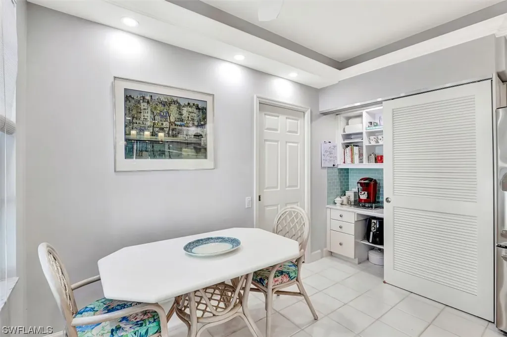 242 Edgemere Way E Naples FL 34105