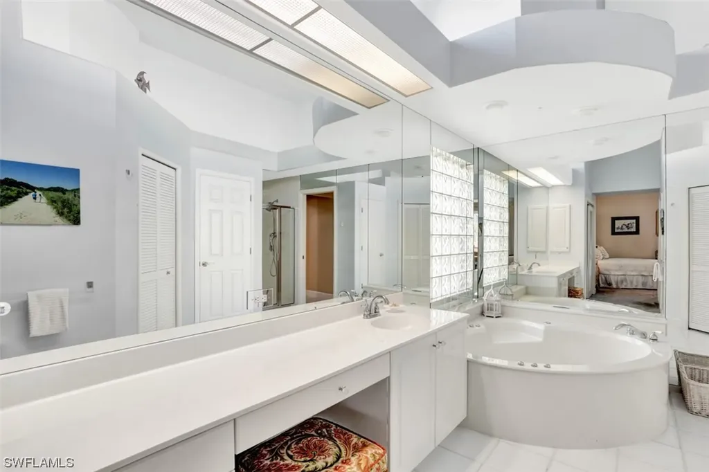 242 Edgemere Way E Naples FL 34105