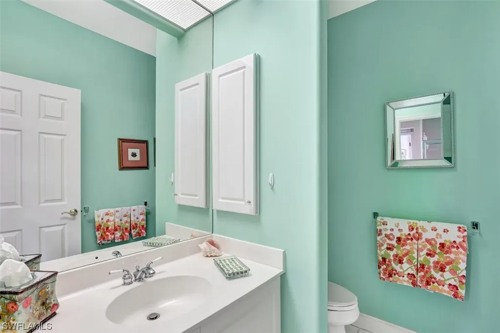 242 Edgemere Way E Naples FL 34105