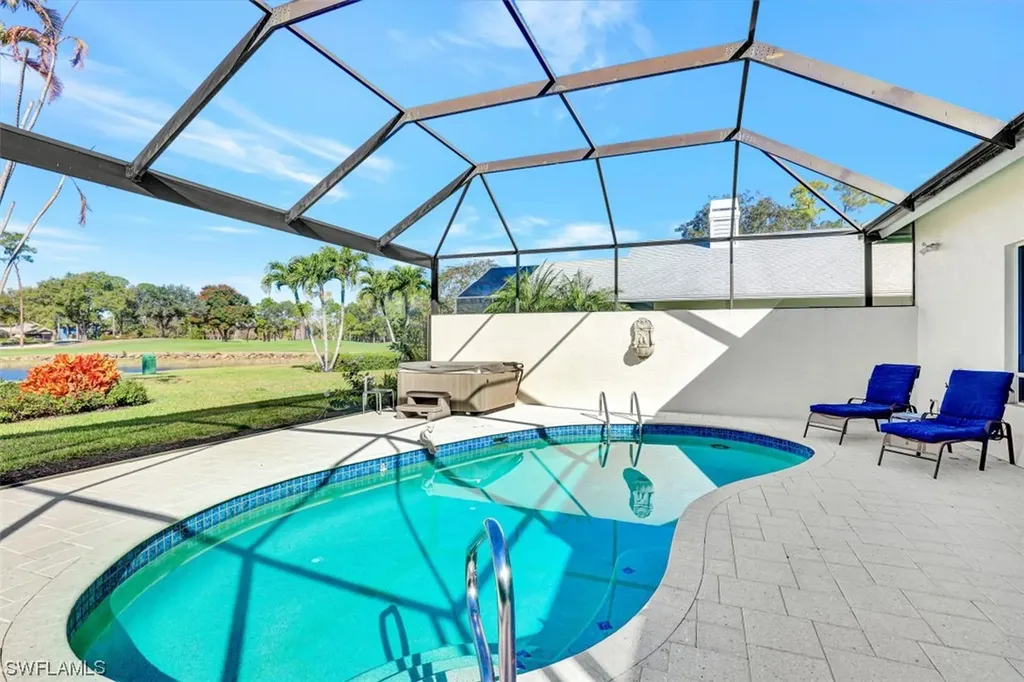 242 Edgemere Way E Naples FL 34105