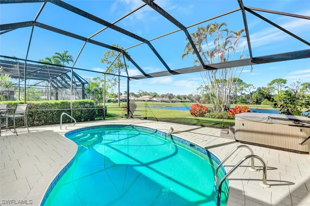 242 Edgemere Way E Naples FL 34105