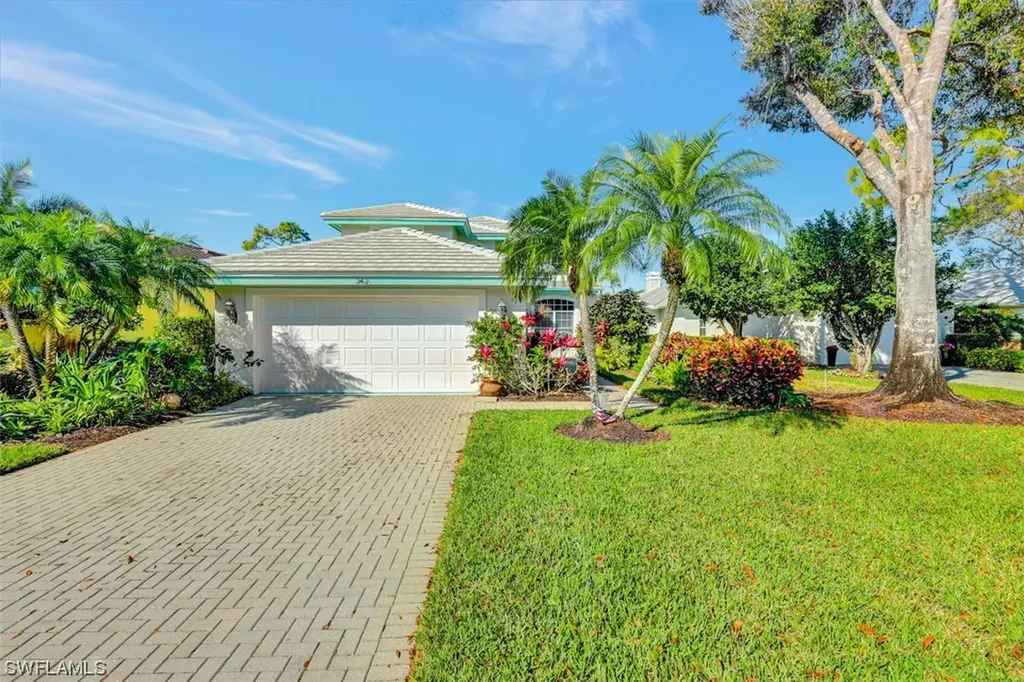 242 Edgemere Way E Naples FL 34105
