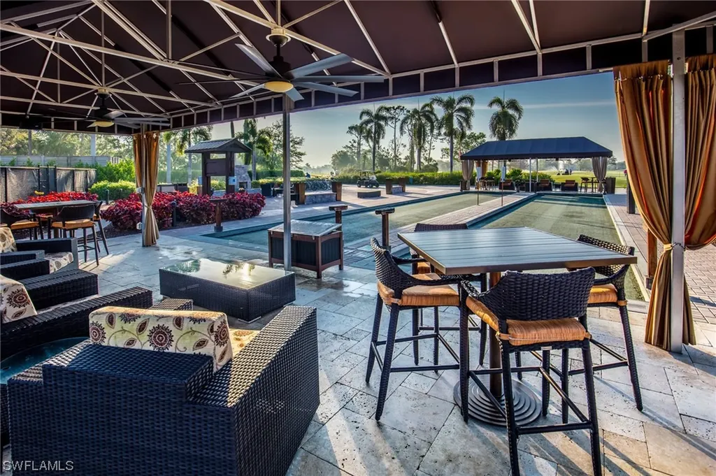 242 Edgemere Way E Naples FL 34105