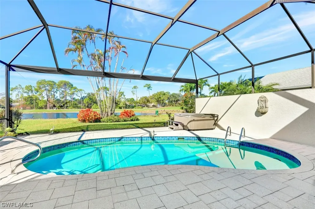 242 Edgemere Way E Naples FL 34105