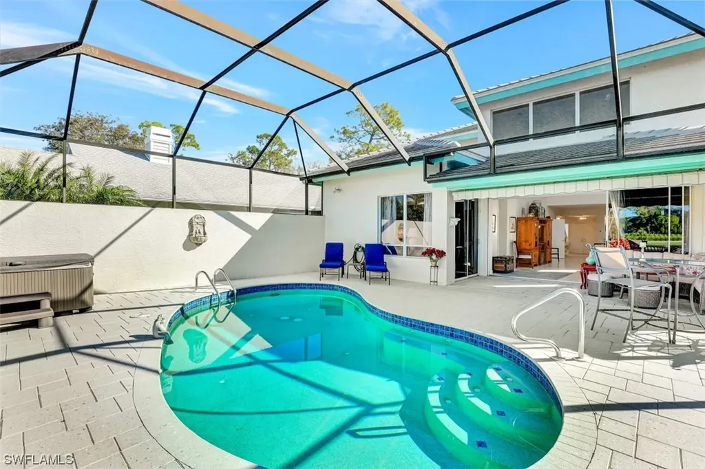 242 Edgemere Way E Naples FL 34105