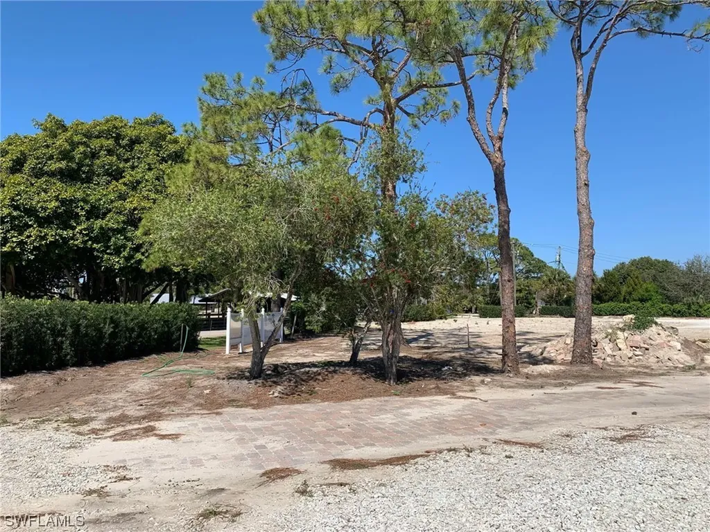 424 Ridge Drive Naples FL 34108
