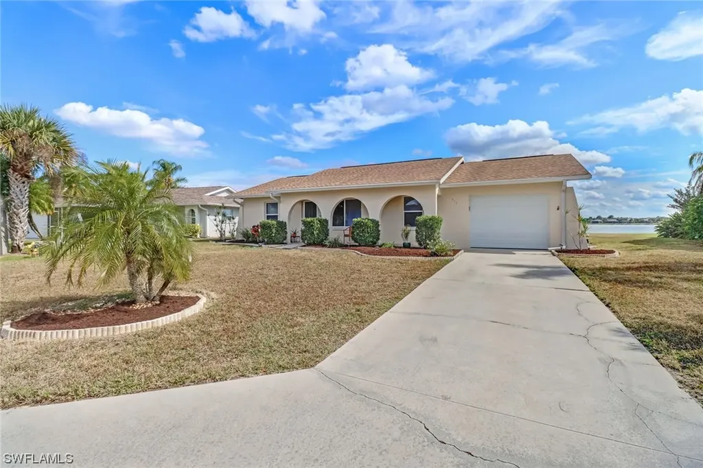 715 Meyer Drive Naples FL 34120