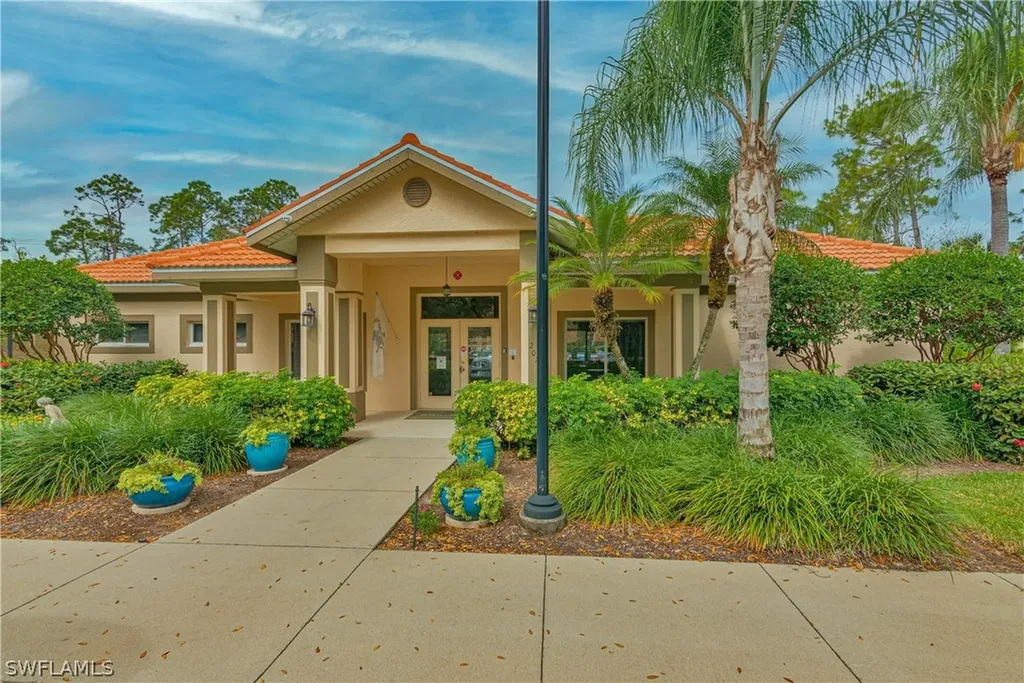 509 Robin Hood Circle Naples FL 34104