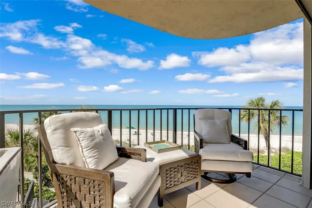 Naples FL, 3215 Gulf Shore Boulevard N, Unit 205N