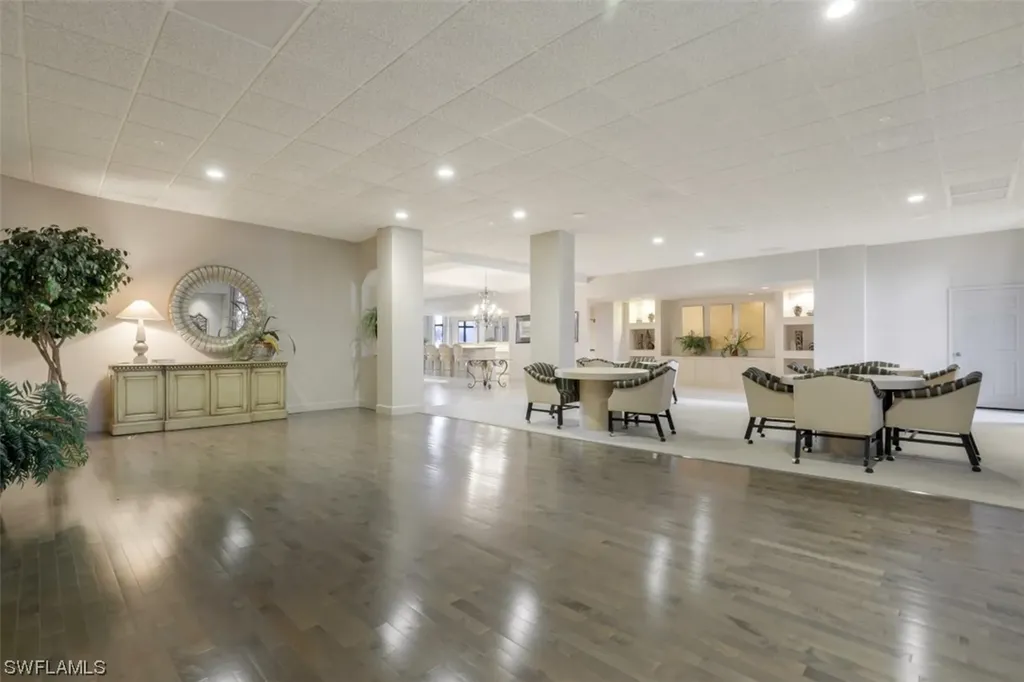 3215 Gulf Shore Boulevard N Naples FL 34103