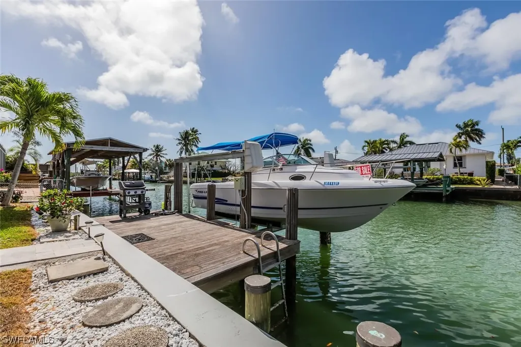 136 Trinidad Street Naples FL 34113