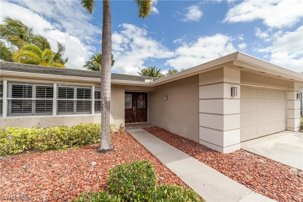 1687 N Flossmoor Road Fort Myers FL 33919