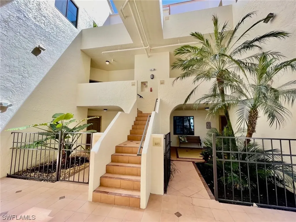 6525 Valen Way Naples FL 34108