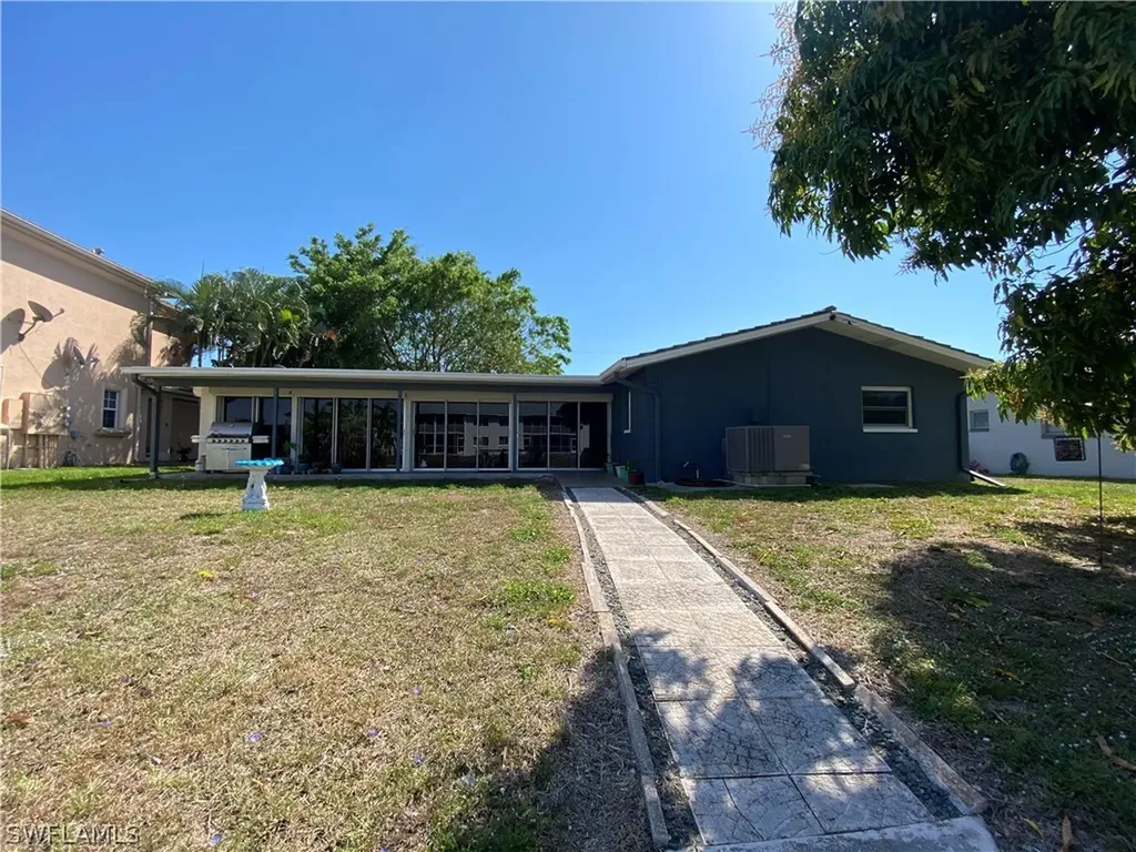 1313 SE 40th Terrace Cape Coral FL 33904
