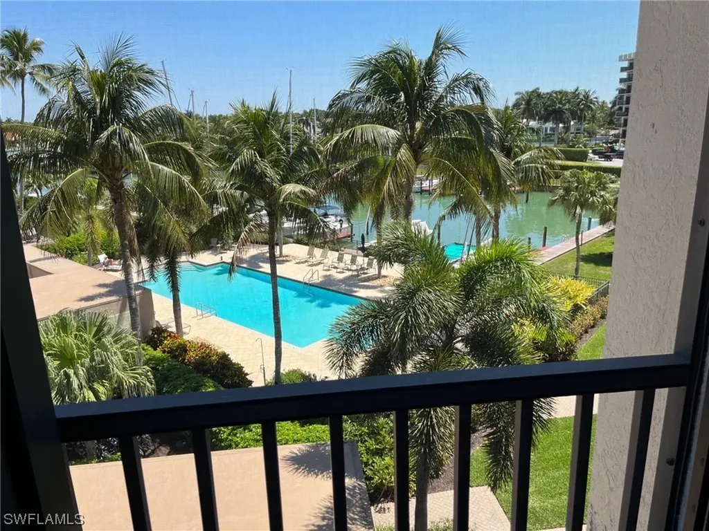 Naples FL, 2170 Gulf Shore Boulevard N, Unit 44W