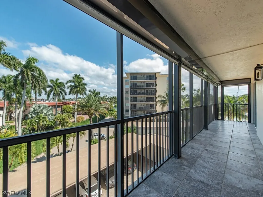 2170 Gulf Shore Boulevard N Naples FL 34102