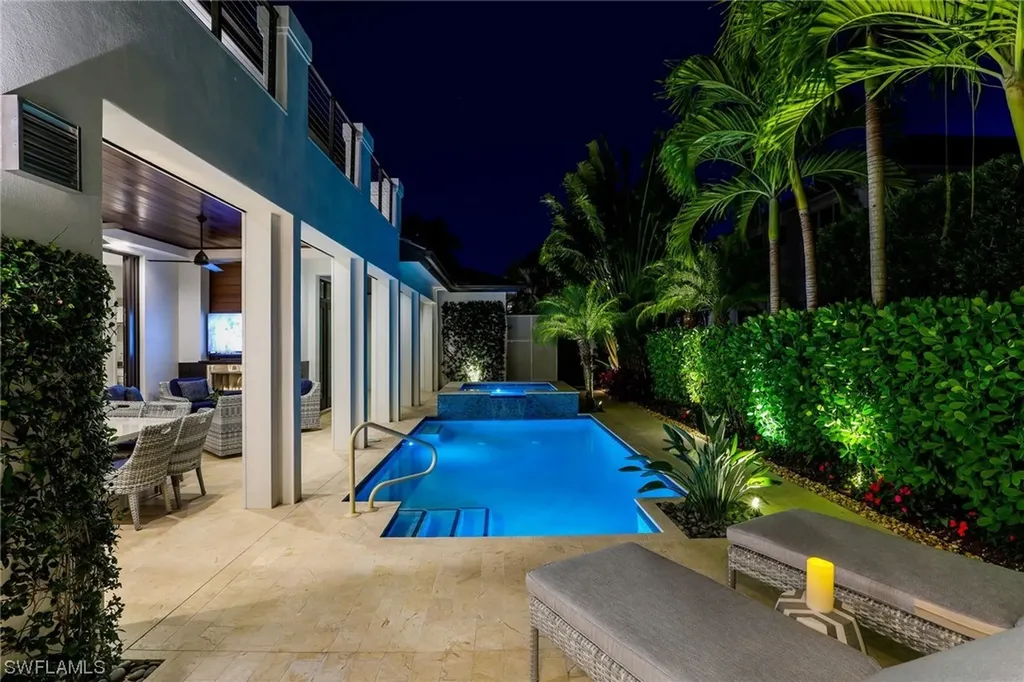 336 1st Avenue N Naples FL 34102