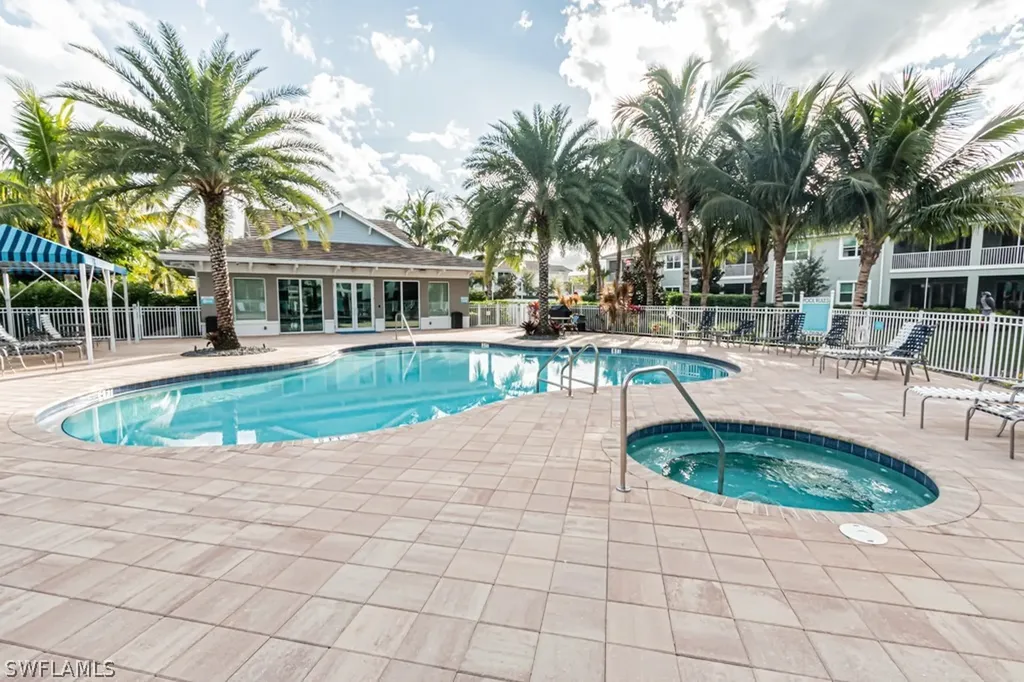 Naples FL, 2281 Priory Lane, Unit 1207