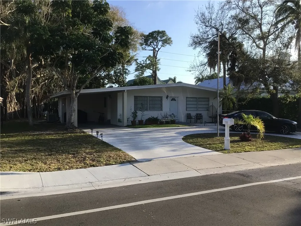 788 7th Avenue N Naples FL 34102