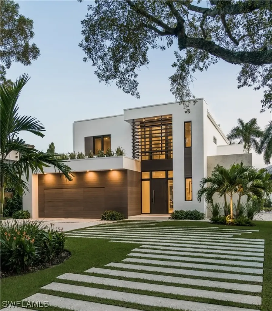 376 1st Avenue N Naples FL 34102