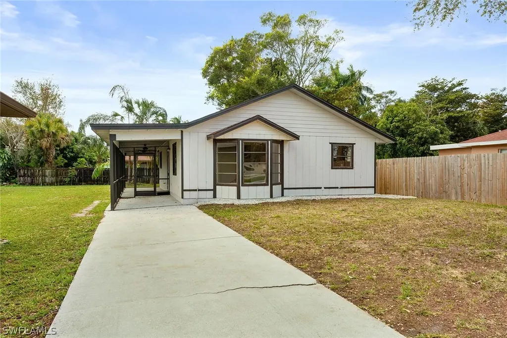 3374 Poinsettia Avenue Naples FL 34104