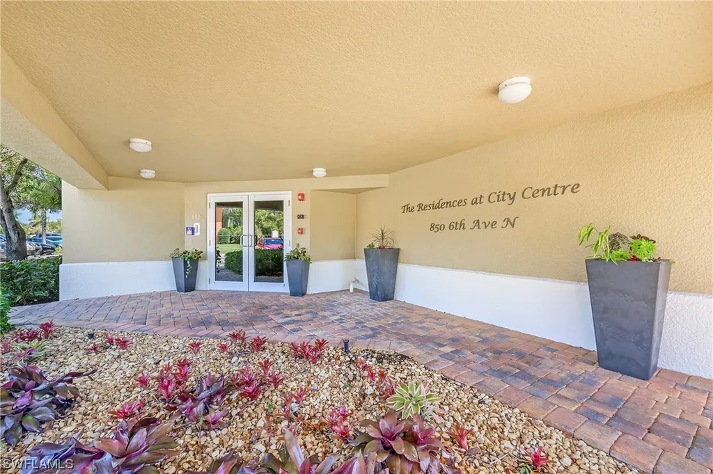 850 6th Avenue N Naples FL 34102