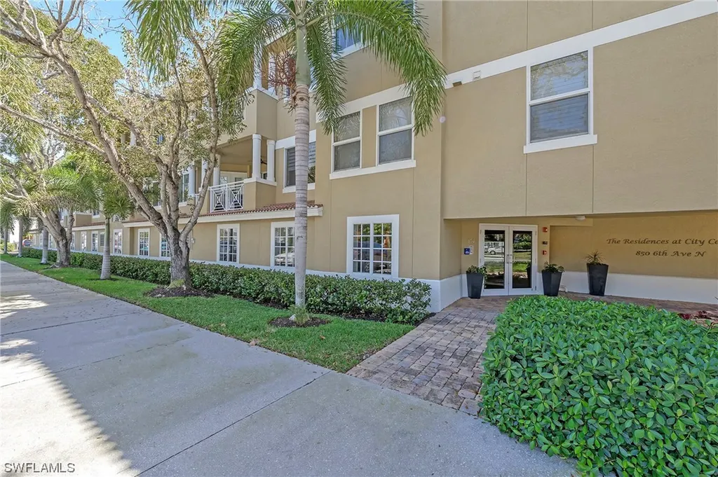 850 6th Avenue N Naples FL 34102