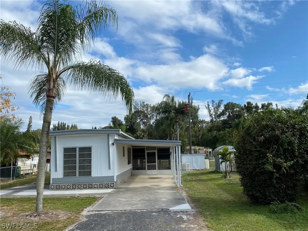 3821 Unique Circle Fort Myers FL 33908